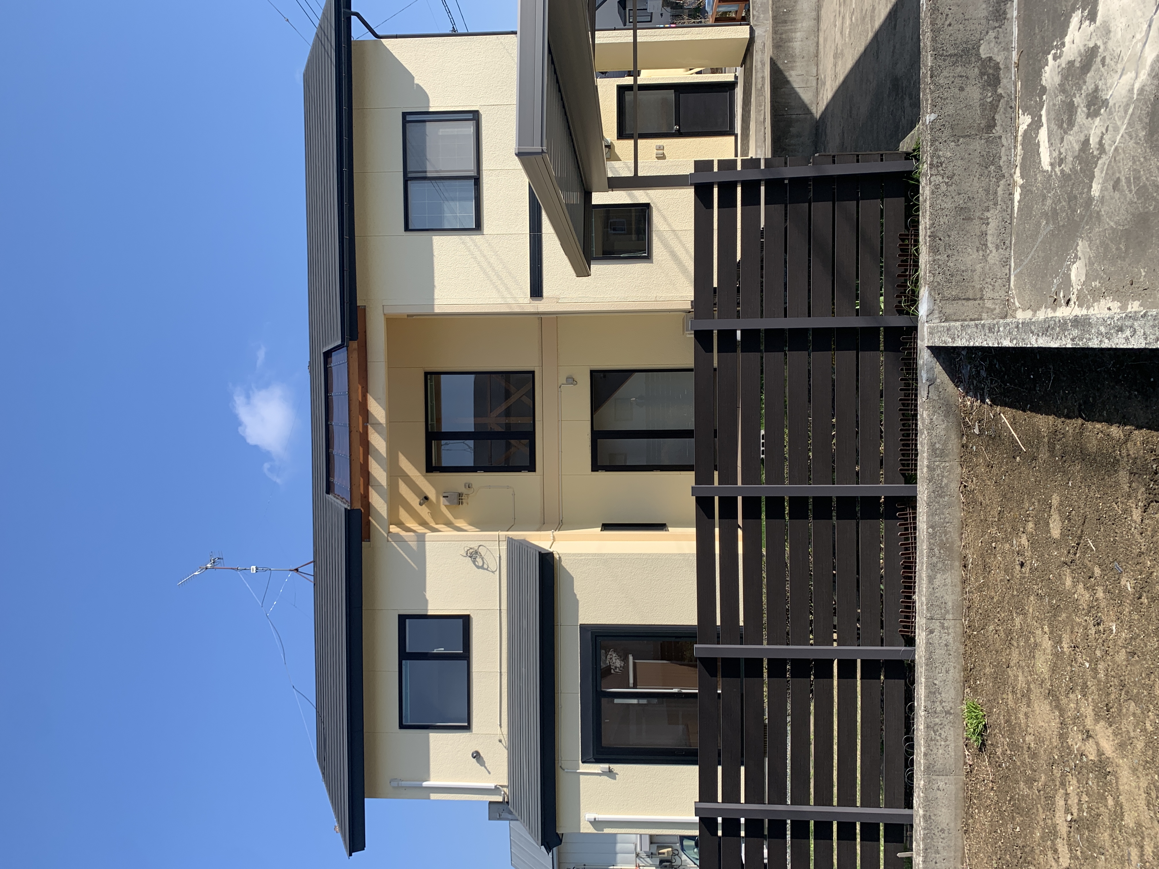 H73(3Bedrooms **No Pet**